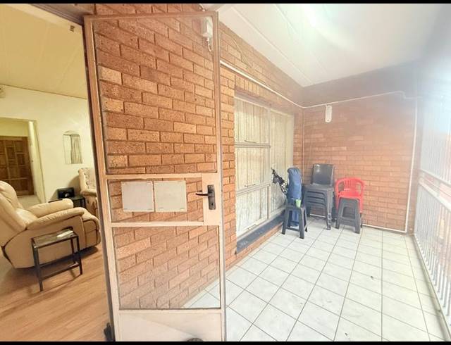 2 BEDROOM APARTMENT FOR SALE IN VANDERBIJLPARK CE 3